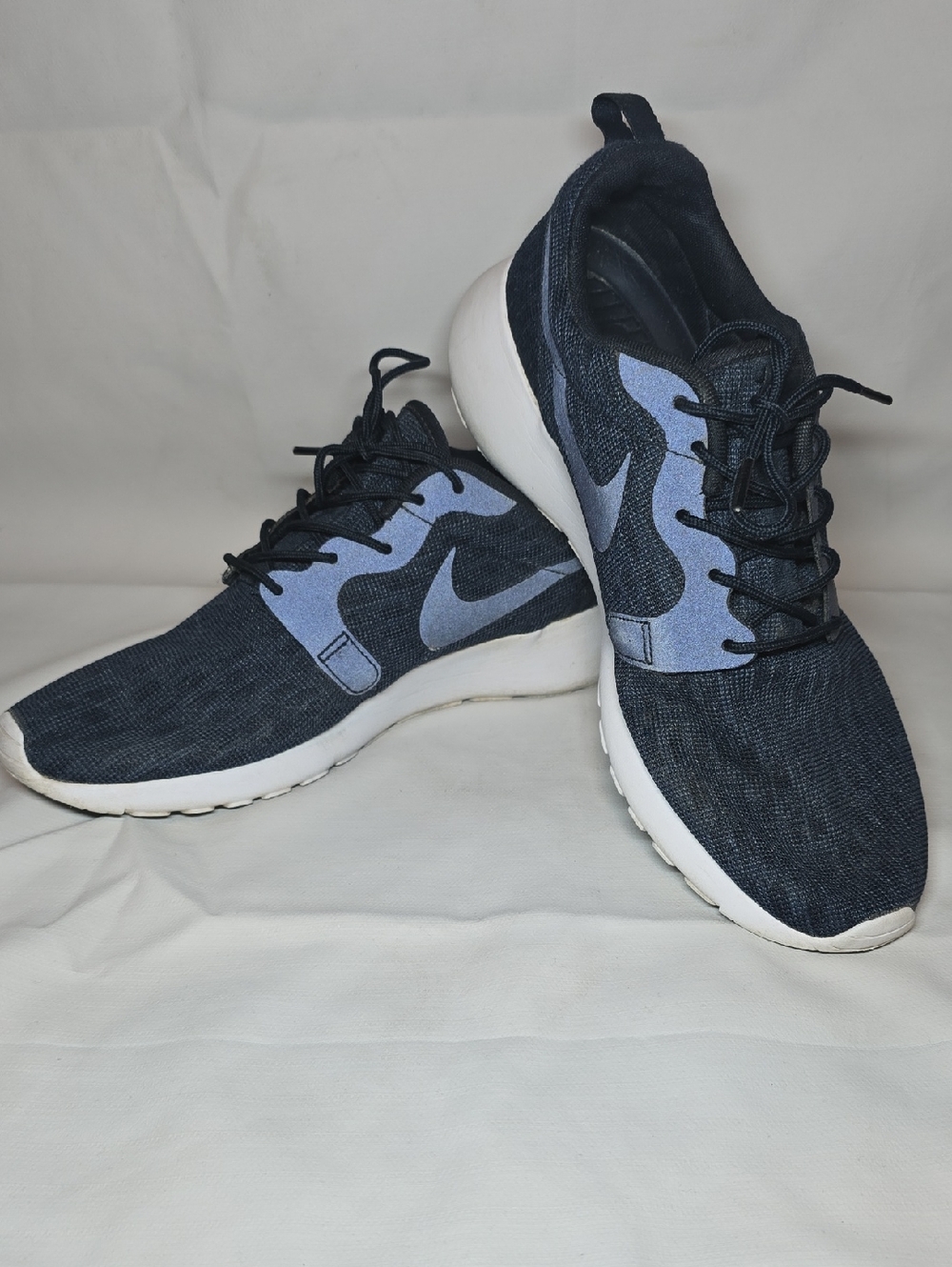 Nike Men's Dark Blue and Light Blue Athletic Running Shoes